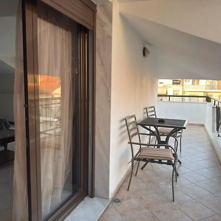 Olga'S Spacious Loft With Garden View *